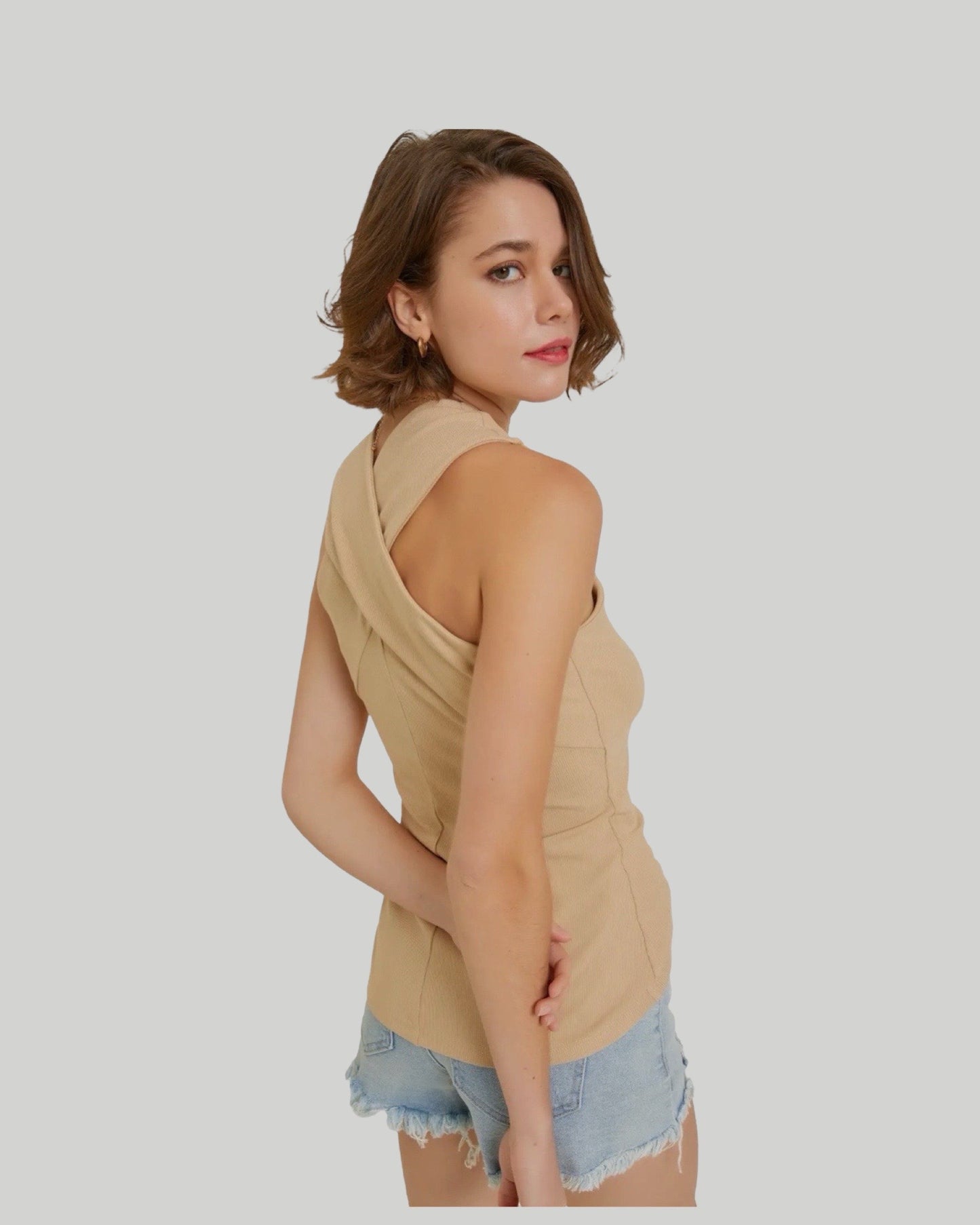 FORMFITTING SOFT, RIB HALTER NECK TANK TOP available in fondant & taupe