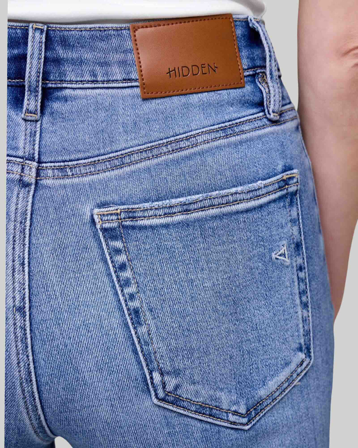Hidden Tracey Medium Wash Clean Stretch Straight
