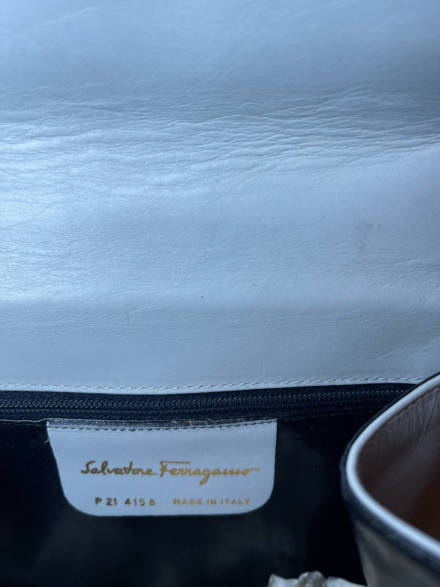 SALVATORE FERRAGAMO LIGHT GRAY VINTAGE SHOULDER BAG P 21 415 8