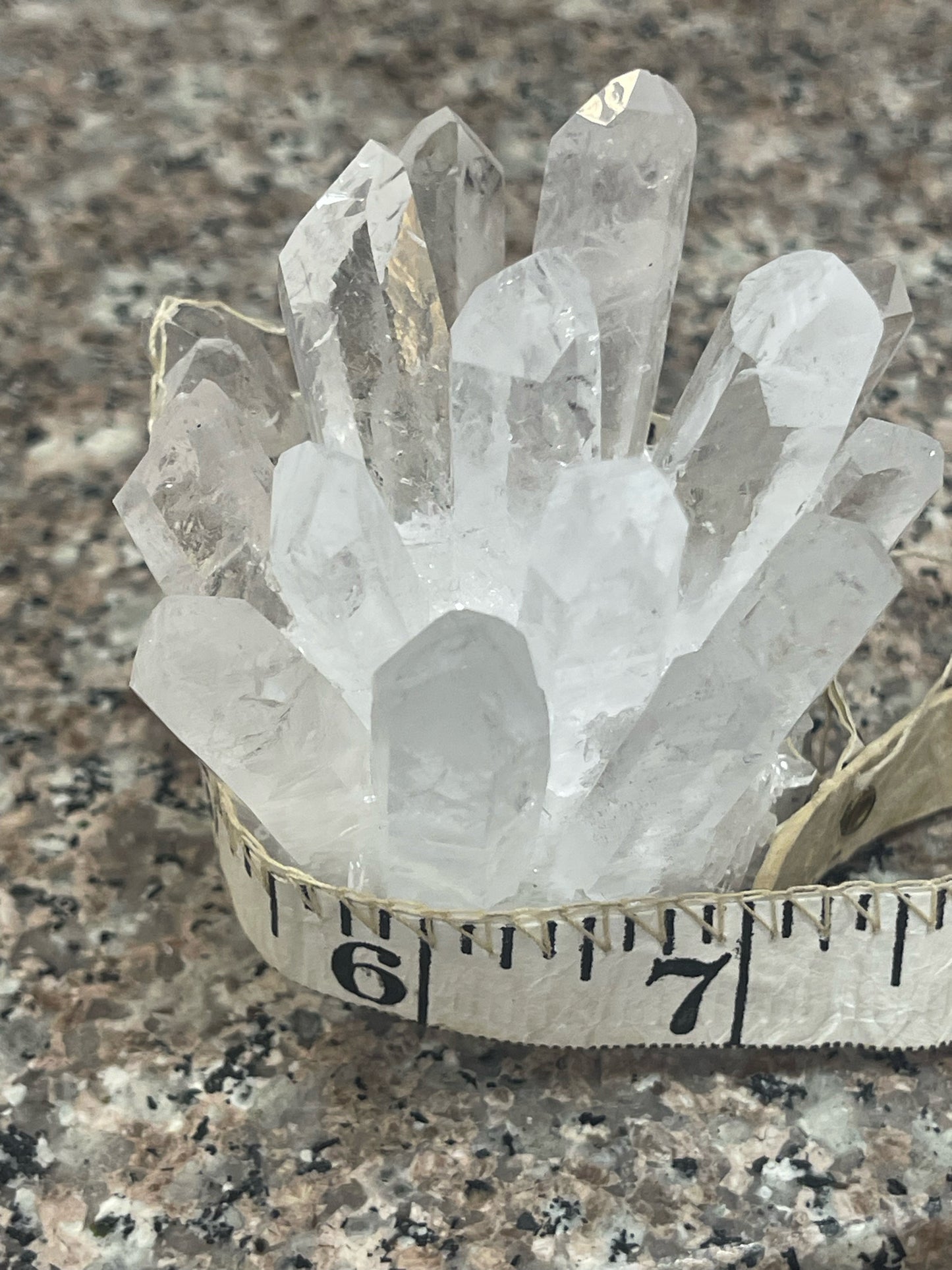 CLEAR CRYSTAL CLUSTER STONE