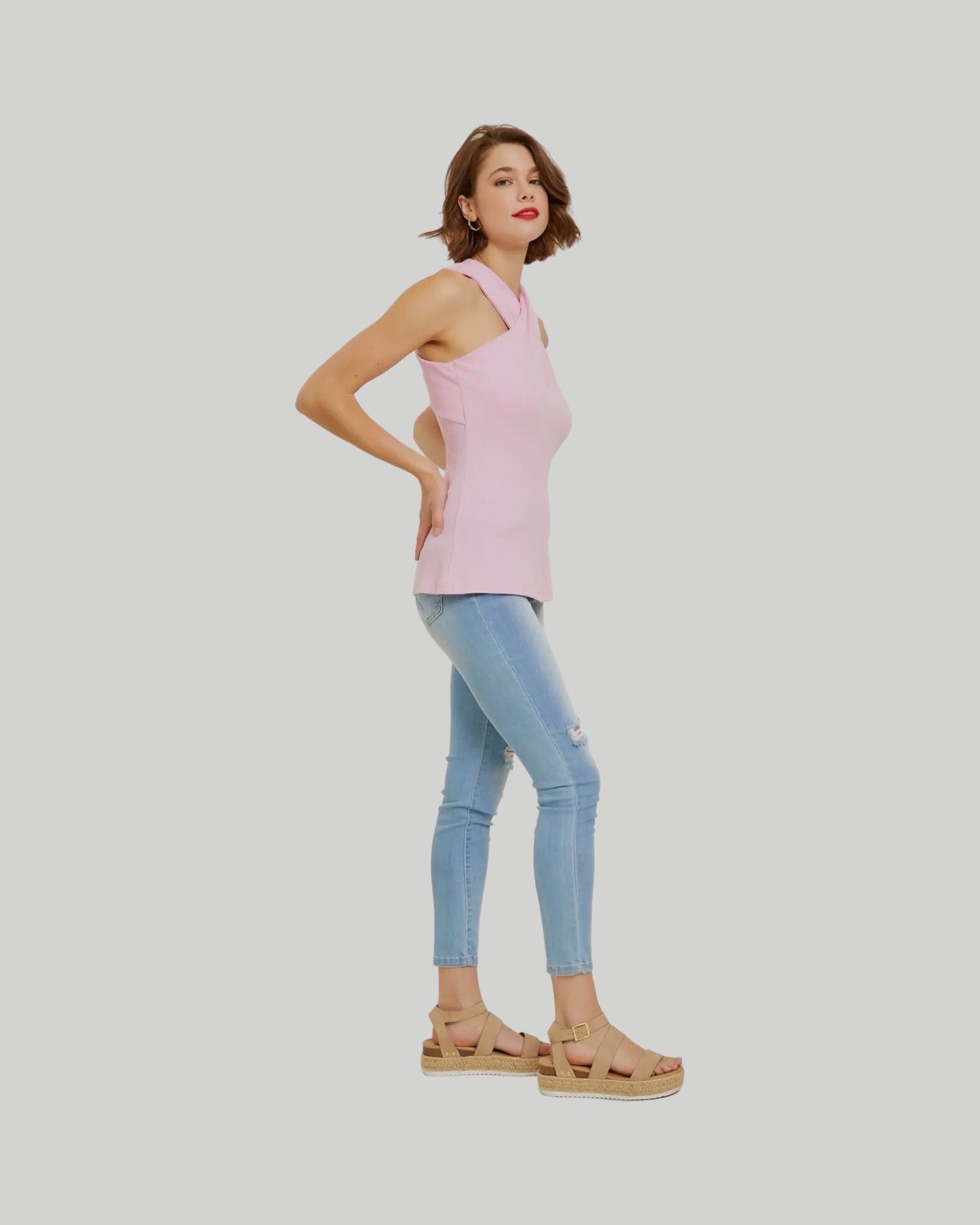 FORMFITTING SOFT, RIB HALTER NECK TANK TOP available in fondant & taupe