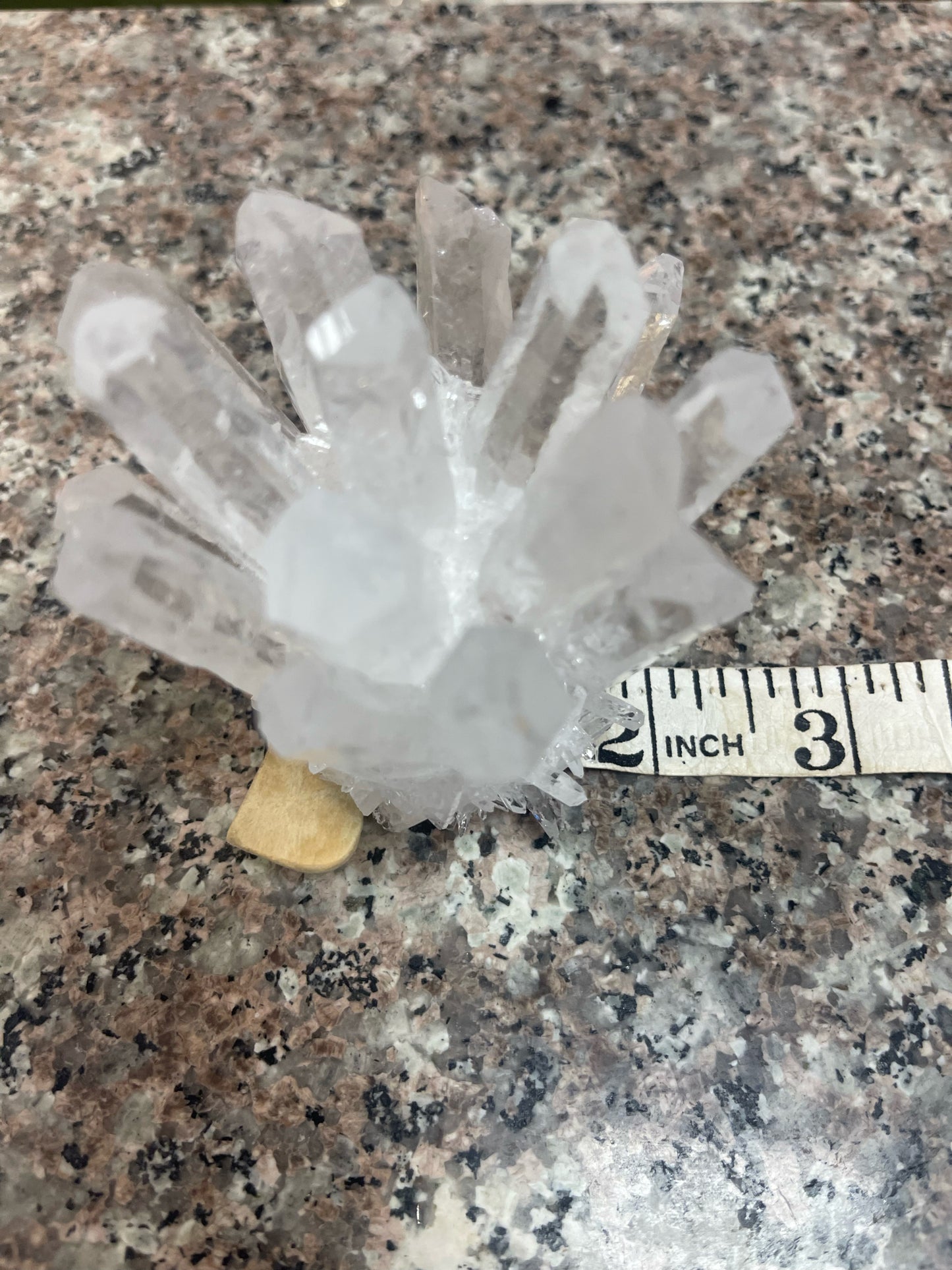CLEAR CRYSTAL CLUSTER STONE