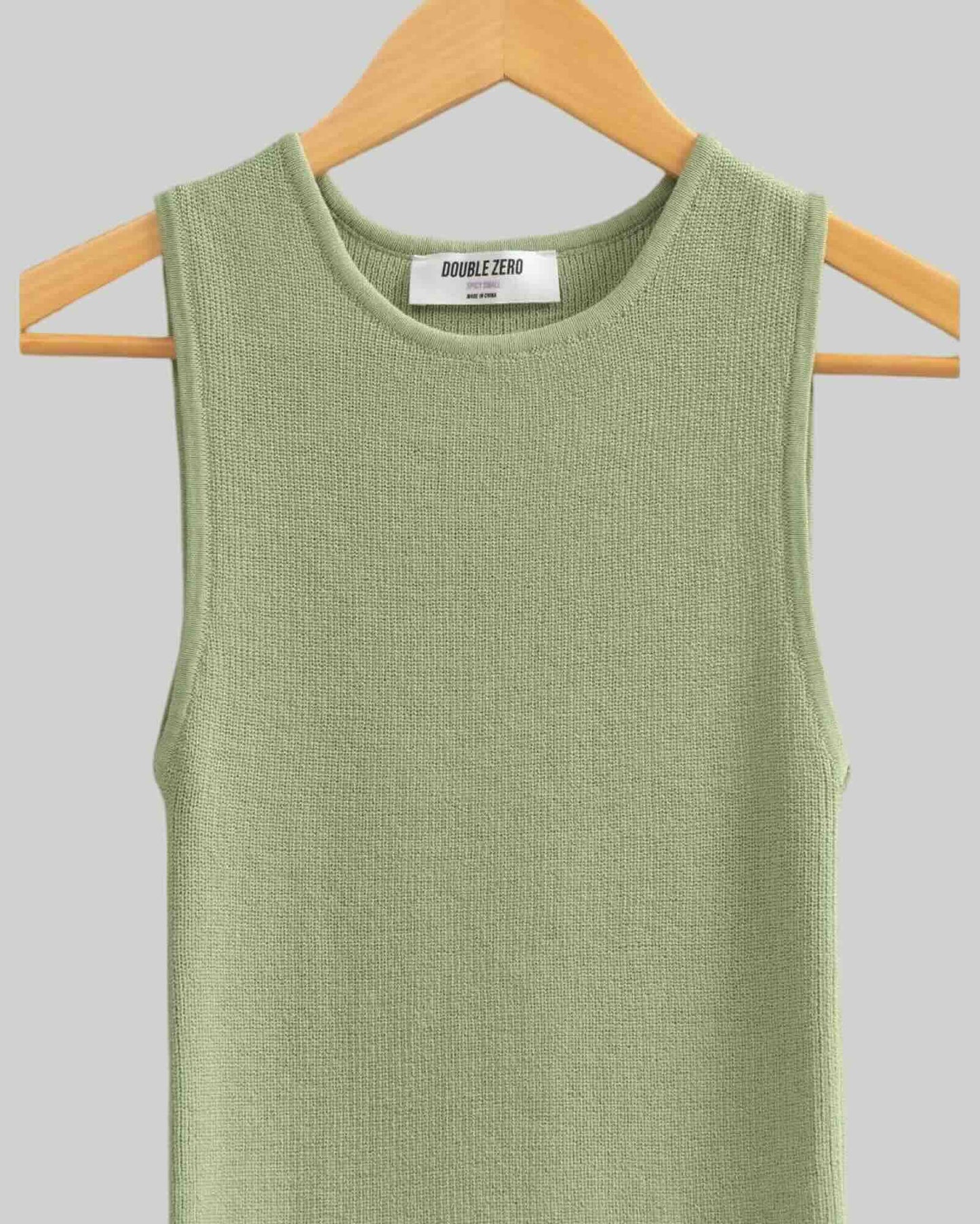 RIBBED KNIT FLATTERING FIT TANK TOP