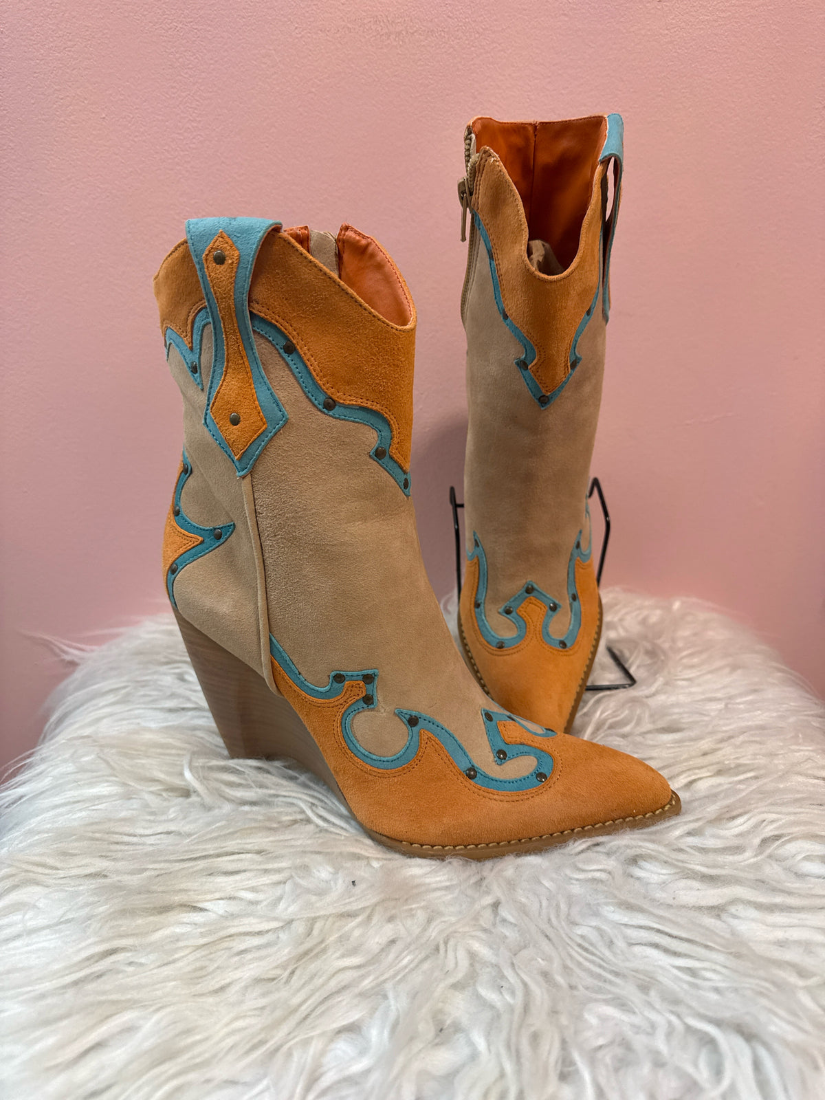 BCBG Girls Western Wedge Boots Pre-Owned