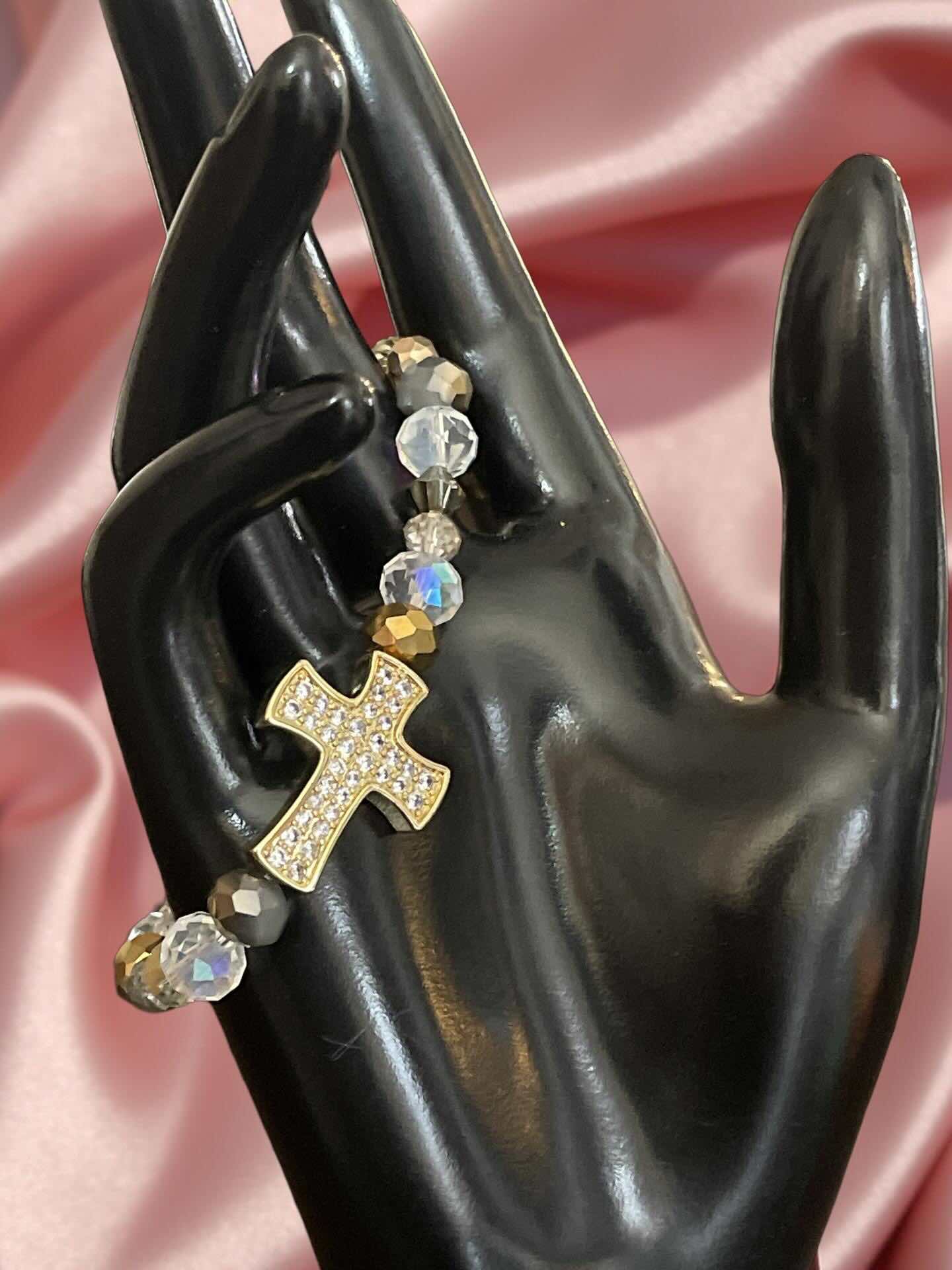 KEEP THE FAITH PAIVE CRYSTAL CROSS  BEADED BRACELET