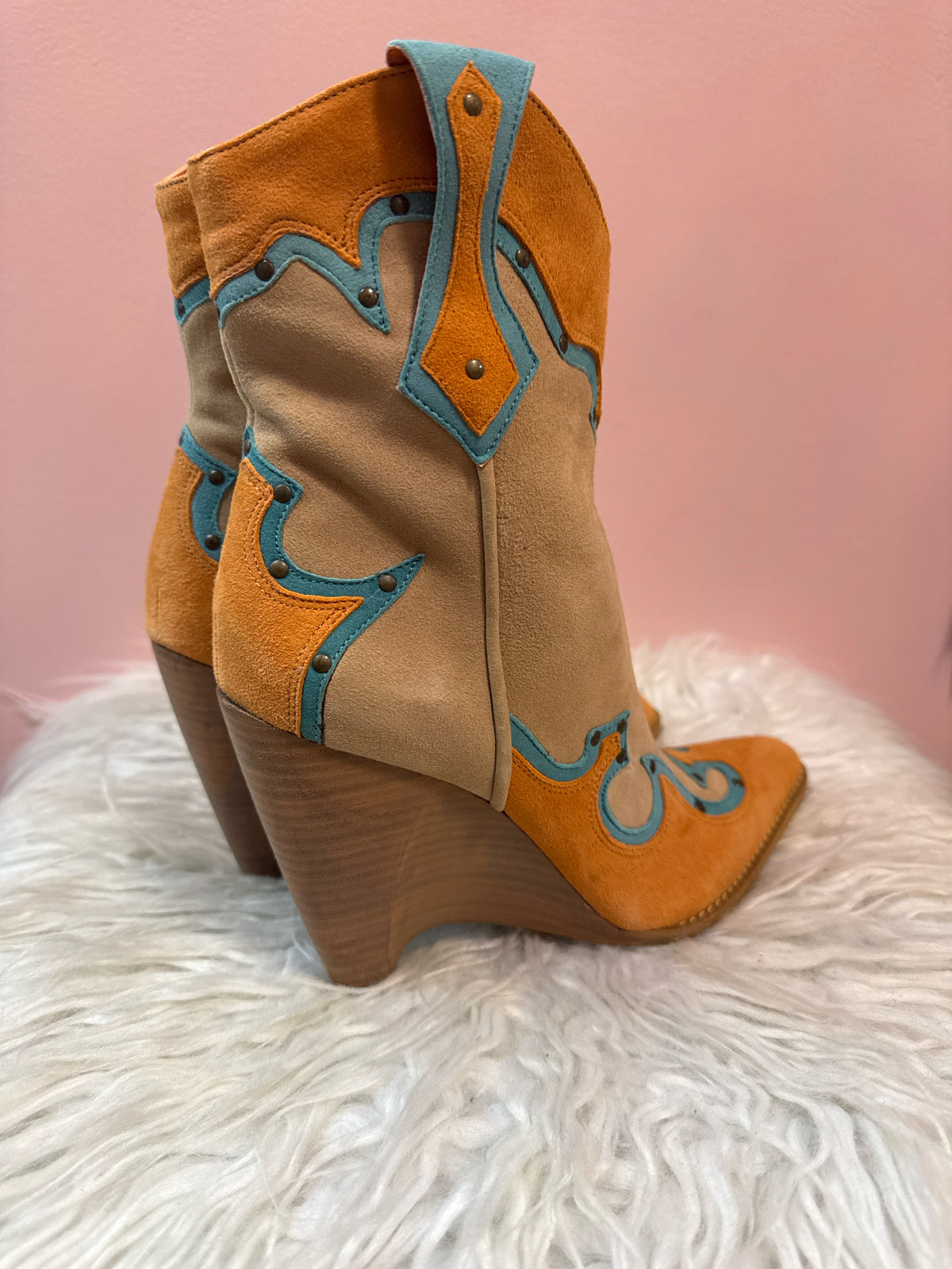 BCBG Girls Western Wedge Boots Pre-Owned