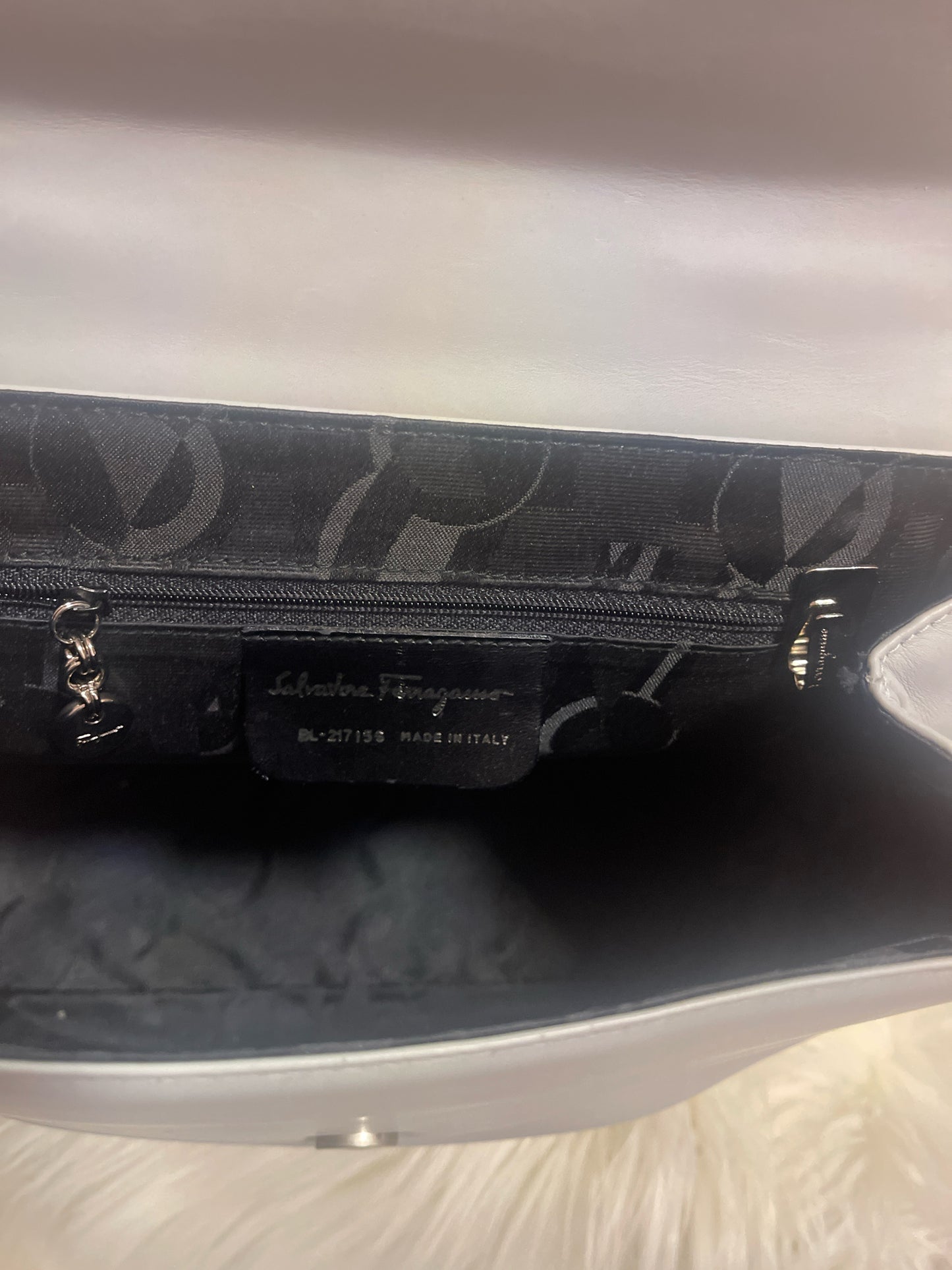 VINTAGE SALVATORE FERRAGAMO DOUBLE GANCINI SHOULDER BAG BL 217156