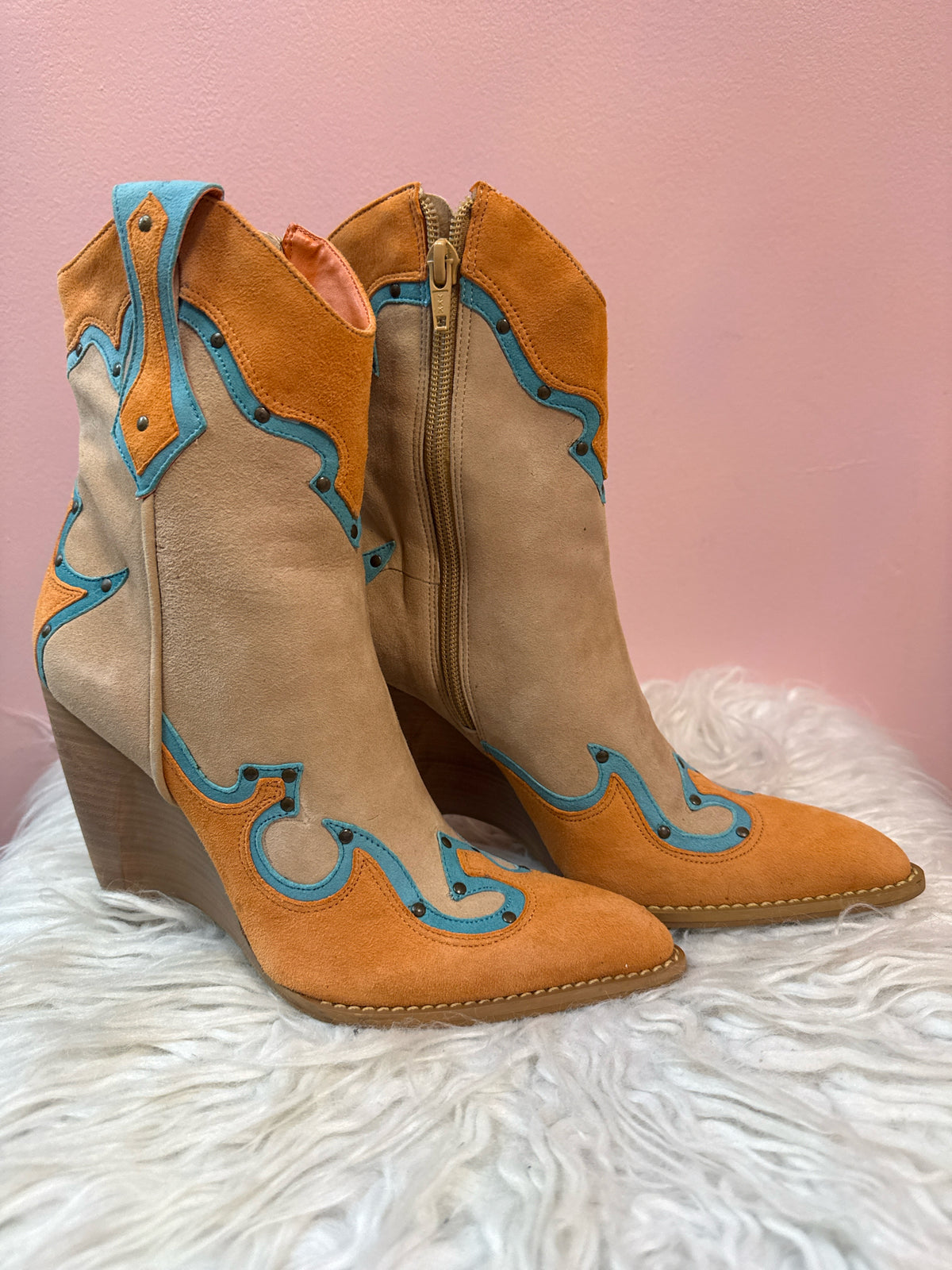 BCBG Girls Western Wedge Boots Pre-Owned