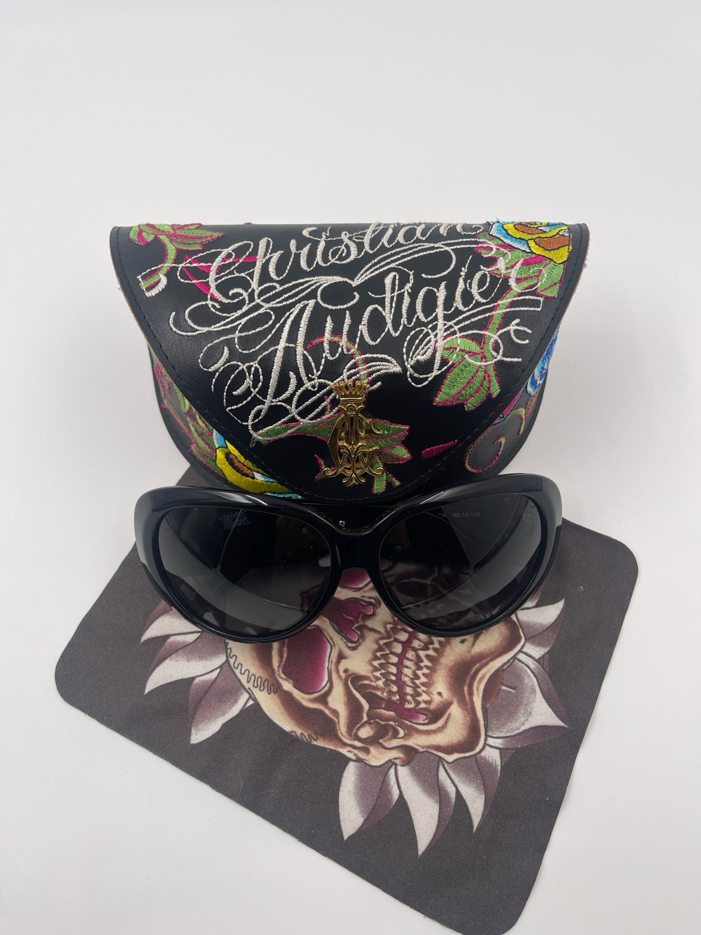 Christian Audigier Broken Hearts Sunglasses with case CAS410