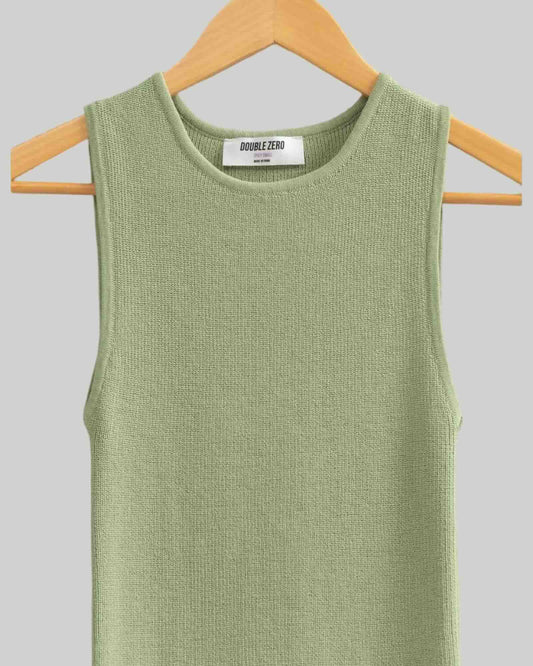 RIBBED KNIT FLATTERING FIT TANK TOP